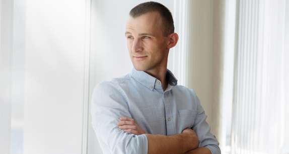 Дорого, сложно, невыгодно: как самозанятые таксисты привыкают к новым правилам